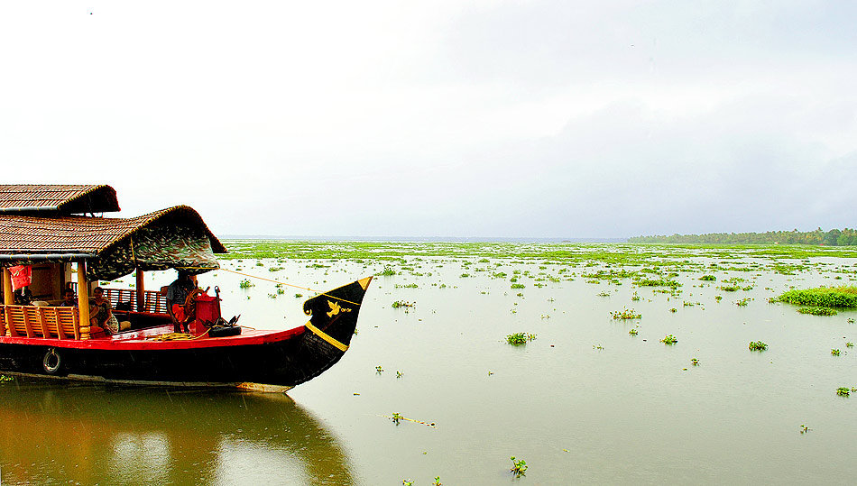 best of kerala,South India Tourist attraction,kerala backwater tour